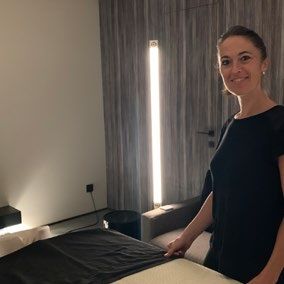 Lampad'air max protège l’air dans une chambre d'hotel