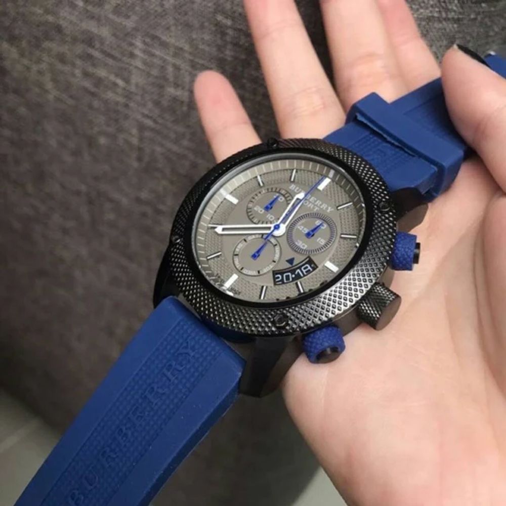 BURBERRY BU7714 MONTRE HOMME EN CAOUTCHOUC BLEU – Image 3